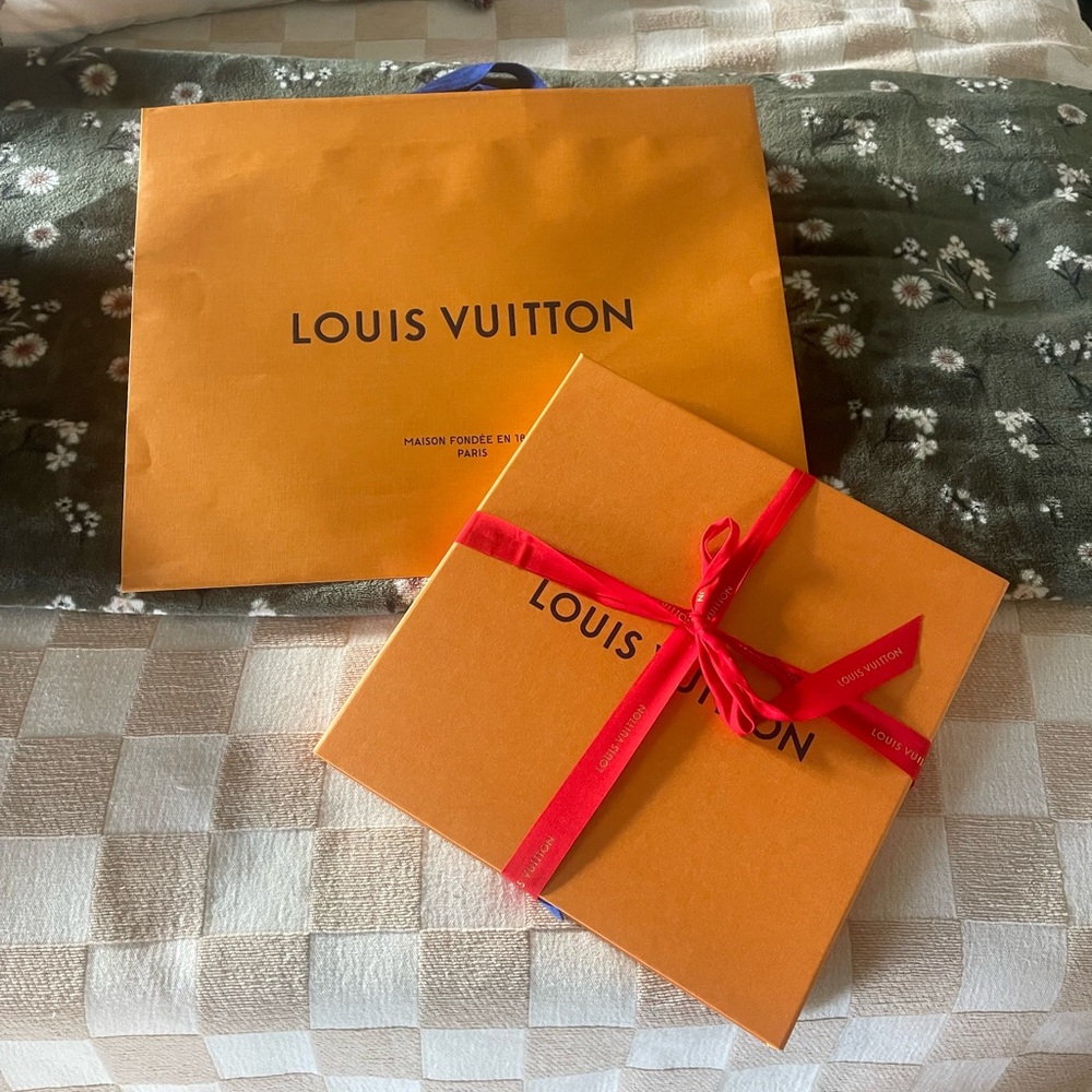 Louis Vuitton Coffee Table Book - full gift set